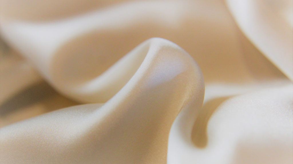 silk-4916174_1920
